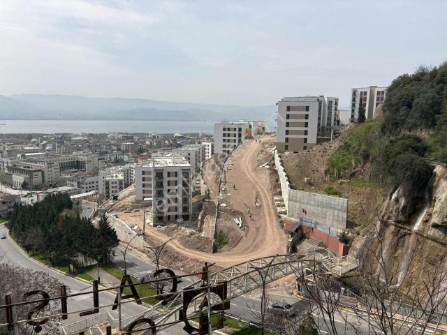 İzmit Erenler Mahallesi'nde Akçakent'e Komşu Satılık 2+1 Daire