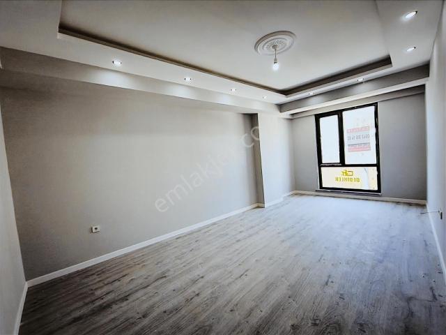 İzmit Kocatepede Satılık 3+1 Ön Cephe Çatı Dubleks 130 M²