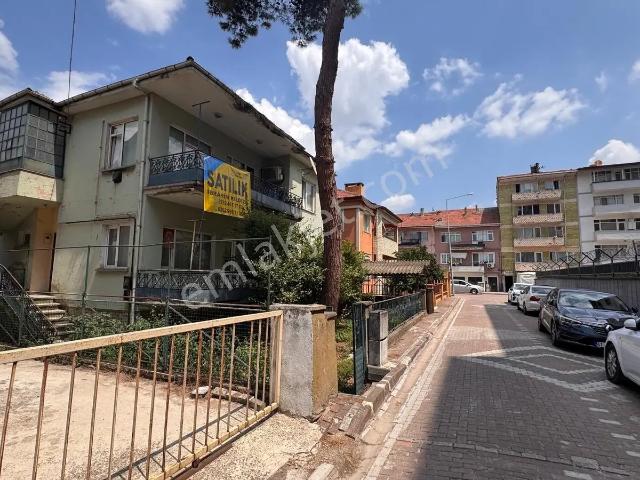 İzmit Körfez Mah.satılık 353m2 Arsa İçinde İki Katlı Ev