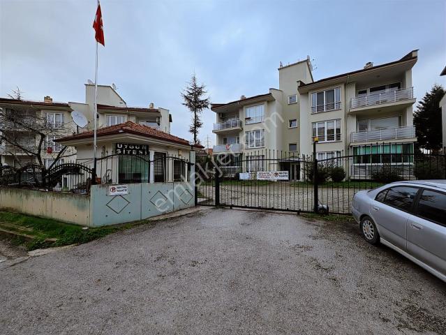 İzmit Kuruçeşme'de Havuzlu, Otoparklı,site İçi,satılık 4+1 Daire