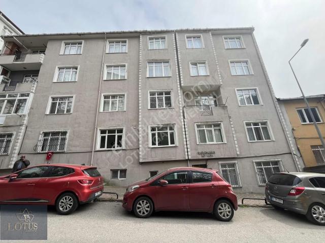 İzmit Orduevinde 2+1 Arakat 100m2 Satılık Daire