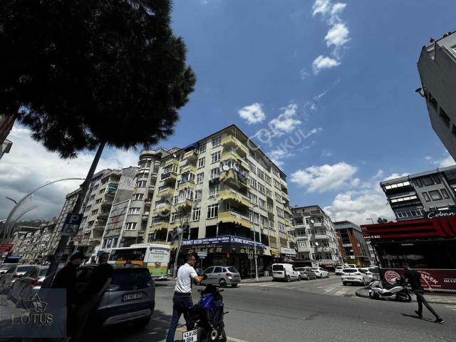 İzmit Leyla Atakan Caddesi 3+1 Arakat Bakımlı Kiralık Daire
