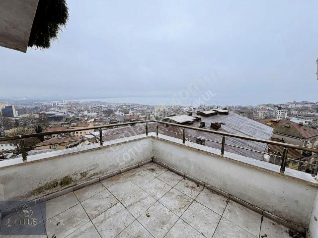 İzmit Merkezde Deniz Manzaralı Satılık 2+1 Dubleks 140m2 Daire