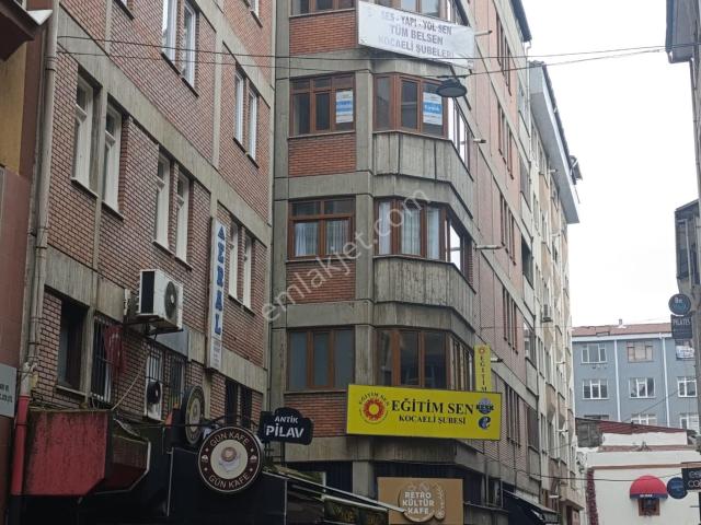 İzmit Merkezde Satılık Asansörlü 5+1 Daire