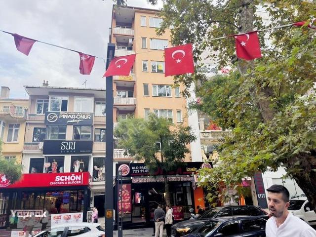 İzmit Merkezde Yürüyüş Yolu Üzerinde 3+1 Daire