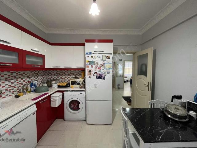 İzmit Merkezi Konumda Yapılı Bakımlı 2+1 Satılık Arakat Daire