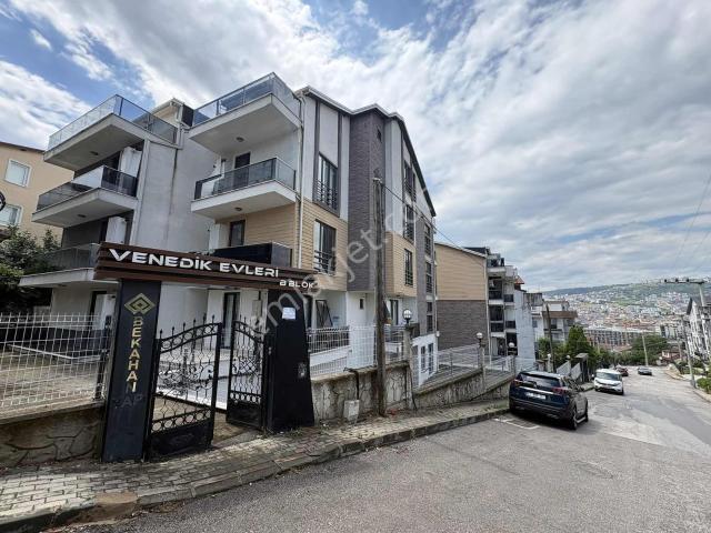 İzmit Venedik Evlerinde Kiralık Arakat 1+1 Daire