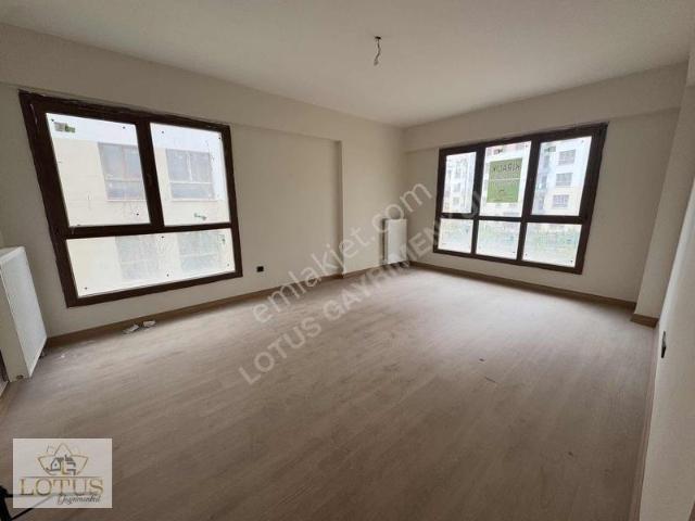 İzmit Yeni Cedit Konutlarında Kiralık Geniş Tip 2+1 Daire!