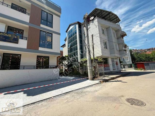 İzmit Yenişehirde 2+1 Satılık Arakat Daire