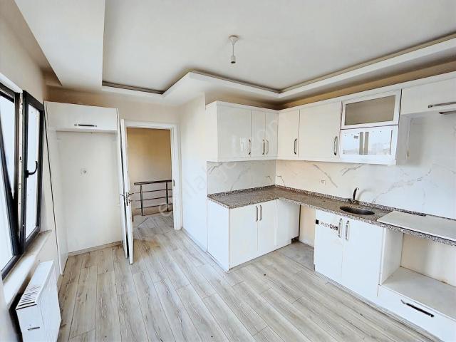 İzmit Yenimahalle Radar Bölgesi Satılık 3+1 Bahçe Dubleks Daire