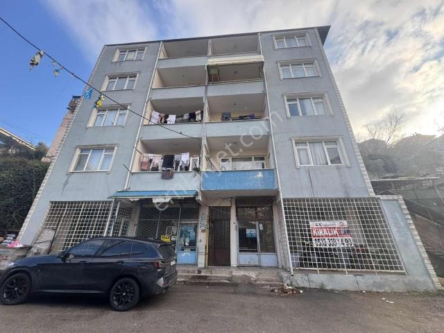 İzmit Yenidoğan Üstün Sokak 3+1 Sobalı Doğalgazlı Daire