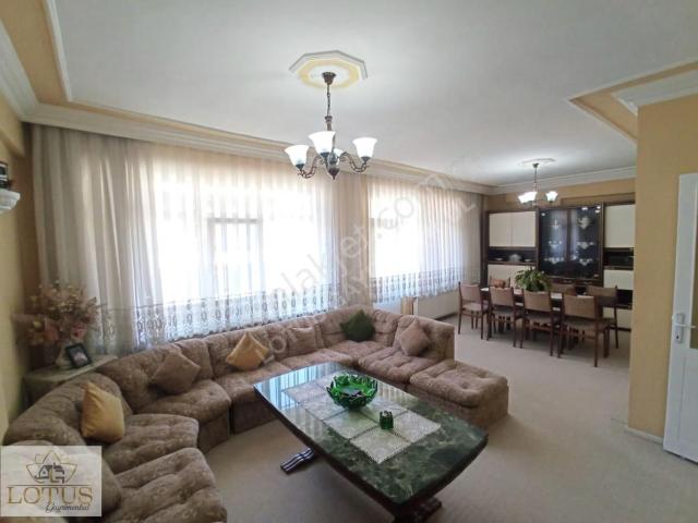 İzmit Yürüyüşyolu Karabaş Mahallesi Geniş 3+1 110m2 Daire