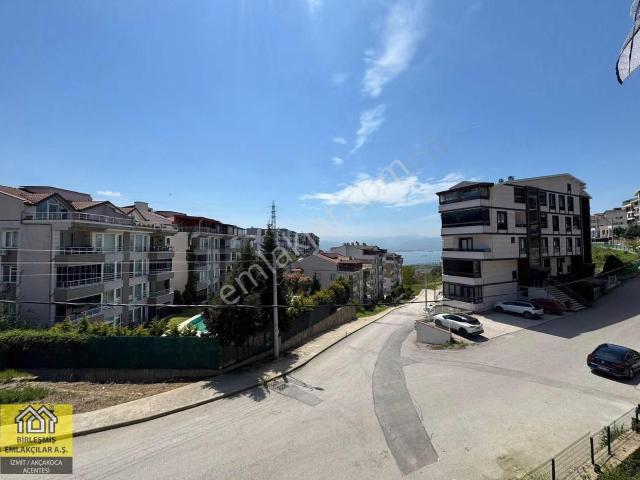 İzmit'in Gözde Bölgesi Bağçeşme'de Manzaralı 4+1 Çatı Dublex