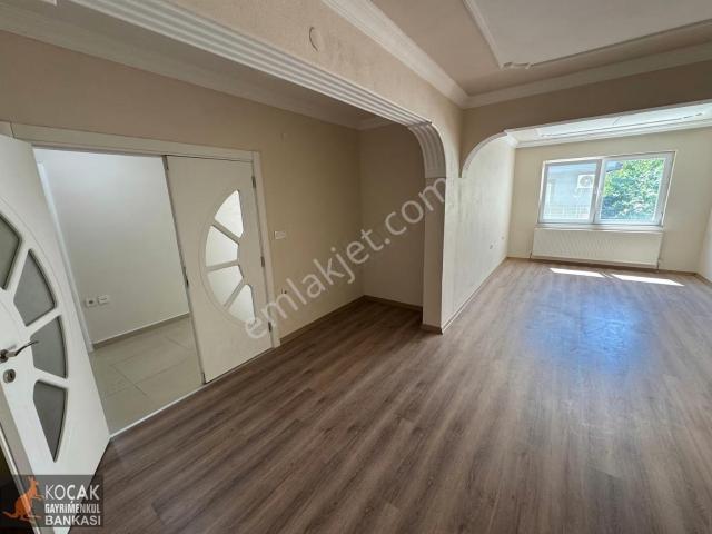 İznik Çarşı Bölgesinde Yenilenmiş 2+1 Ara Kat Kiralık Daire