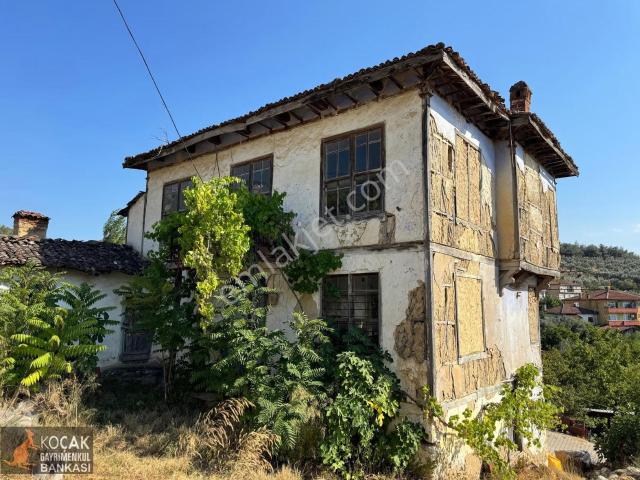İznik İnikli Mahallesinde 485m2 Bahçeli İki Katlı Tarihi Köy Evi