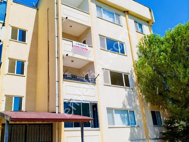 İznik Selçuk Mah. Satılık 3+1 Site İçi Ara Kat Bakımlı Daire