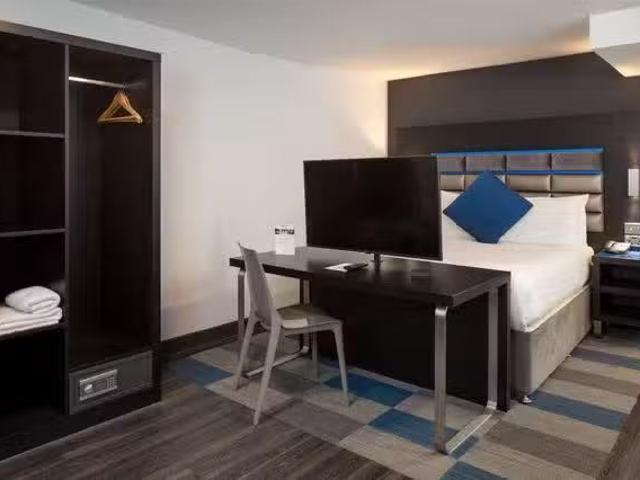 Iconinc Chester City Smart Apartment