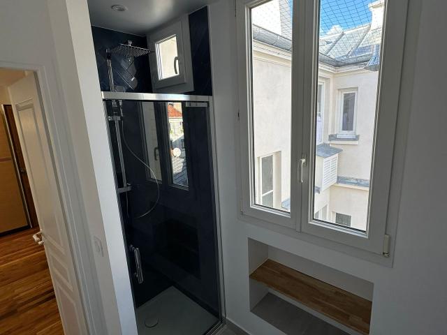 Iconic 1 Bedroom Parisian Flat in batignolles furnished and serviced, Paris Amsterdam Apartments for Rent