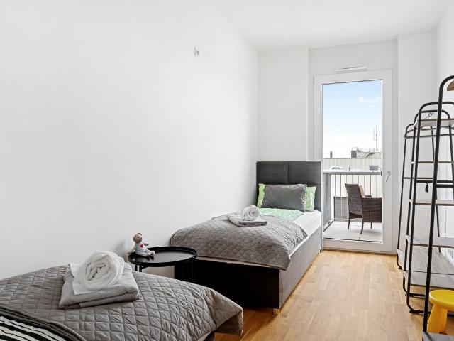 Iconic 2BR Apartment HANSEN I Balcony I next to Mercedes I Stuttgart I Kitchen I Home Office, Boblingen Amsterdam Apartments for Rent