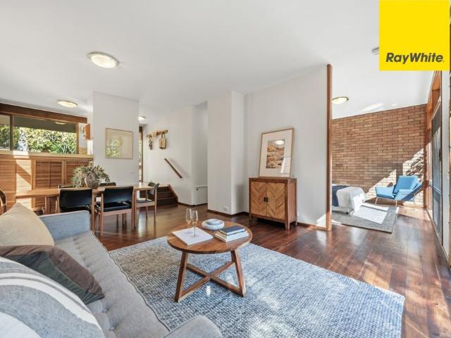 Iconic Cook Townhouse, Nestled in Bushland Setting