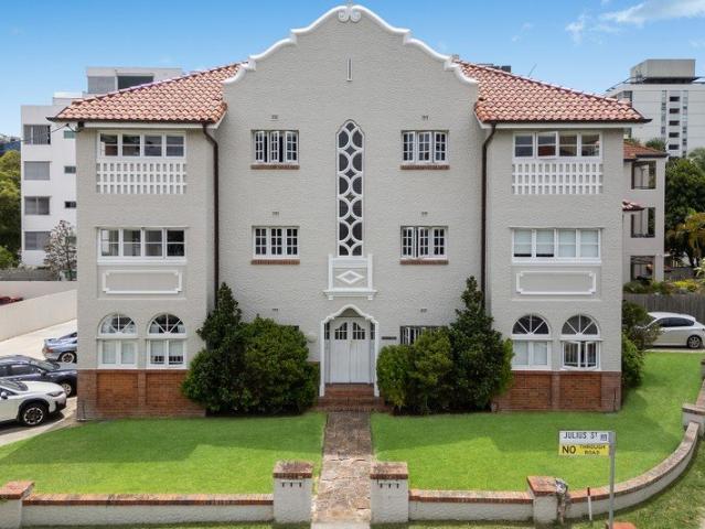 Iconic Ardrossan top floor apartment