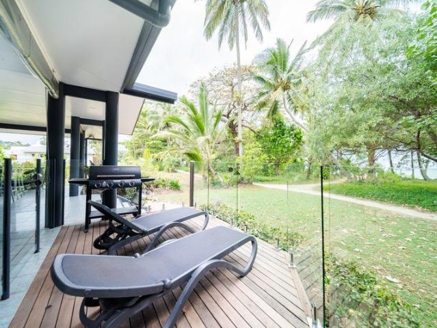 Iconic Beachside on Pacific Absolute Beachfront Fully Furnished Holiday Home !