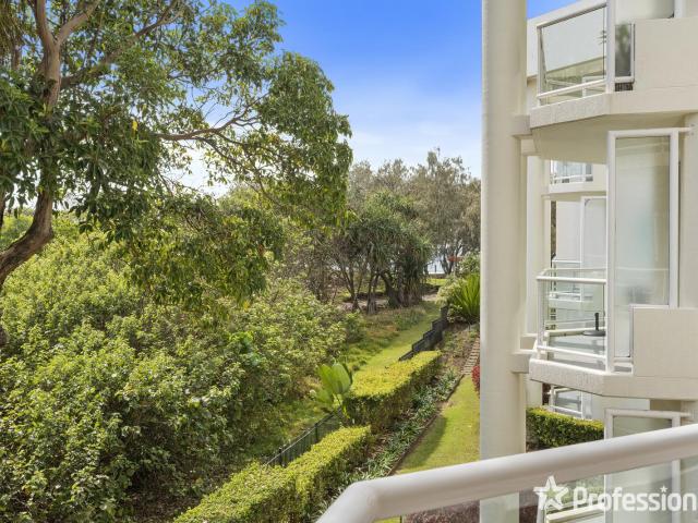 Iconic Gold Coast 5 Star Beachfront Living