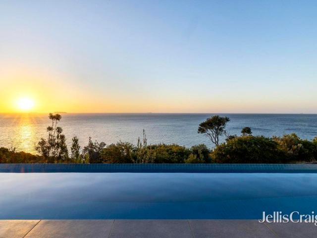 Iconic Esplanade Living with Panoramic Bay Views