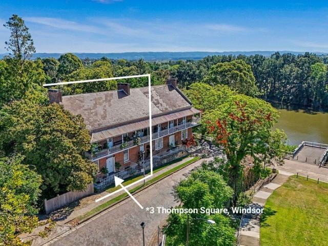 ICONIC FOUR LEVEL GEORGIAN TERRACE IN HISTORIC THOMPSON SQUARE ZONED COMMERCIAL RARE BUSINESS AND RESIDENITIAL OPPORTUNITY ALL IN ONE PROPERTY. !