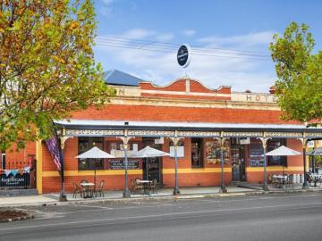 Iconic Freehold Hotel Proven Performer ideally positioned in the heart of Creswick