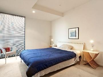 Iconic HM@S Living with Bay Views and a Generous Separate Study