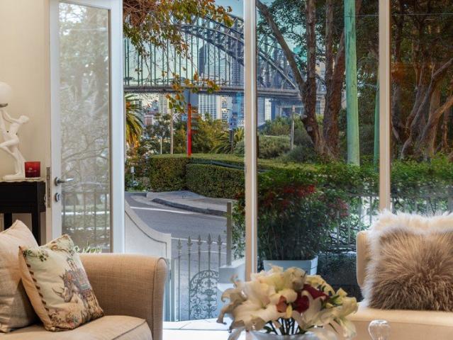 Iconic Harbour Views Meet Bespoke Luxury in a Master Built Parkside Terrace