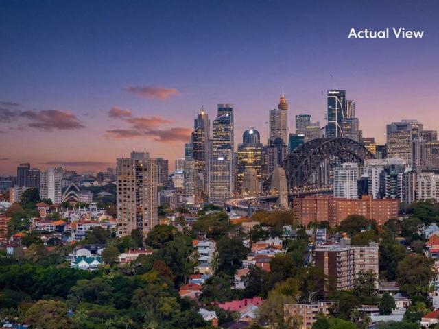 Iconic harbour panoramas from spacious townhouse like apartment