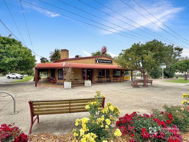 ICONIC HIGH COUNTRY HOTEL THE HEART OF SWIFTS CREEK