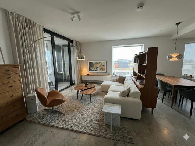 ICONIC LIVING: Exklusive, voll möblierte Skyline Residenz im Wahrzeichen Frankfurts – Henninger Turm