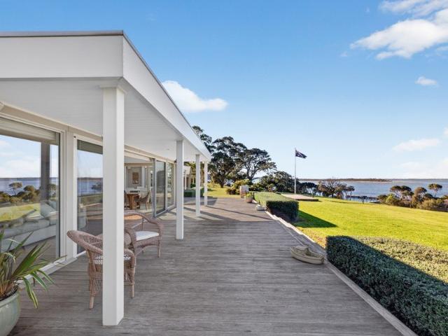Iconic Metung Waterfront Residence with Private Jetty