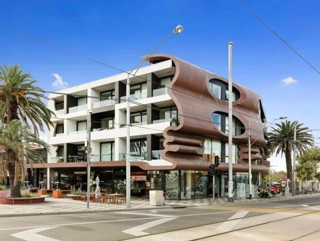 THE FACE: Iconic St Kilda Living at 72 Acland St