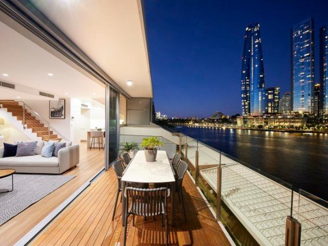 Iconic Sydney Views in a Landmark Residence