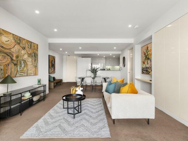 ICONIC PANORAMA IN PREMIER CARLTON LOCATION NORTH FACING APARTMENT CAPITALISES ON ITS COVETED NORTHERN ORIENTATION ENSURING ALL DAY NATURAL LIGHT