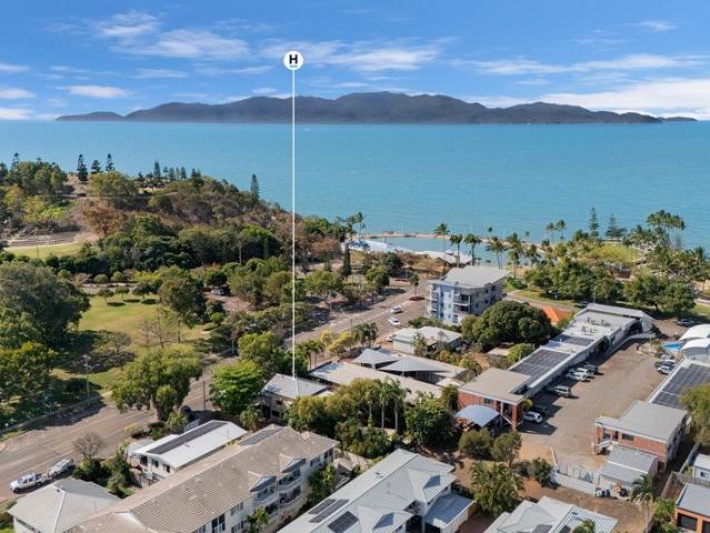 ICONIC QUEENSLANDER TROPICAL RESORT LIVING