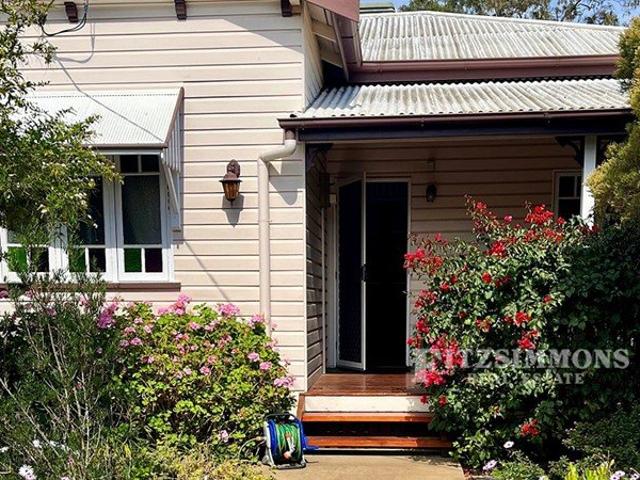 ICONIC QUEENSLANDER WITH THE WHITE PICKET FENCE