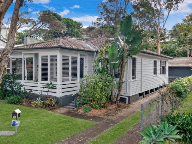 Iconic 'Remembrance Drive' beach cottage