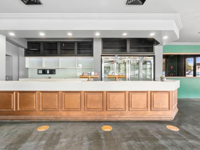 ICONIC TOWN & COUNTRY HOTEL ST PETERS FOR SALE