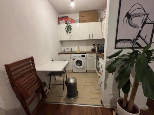 Ich biete meine Einzimmerwohnung zur Zwischenmiete an, da ich für eine Weile im Ausland sein werde