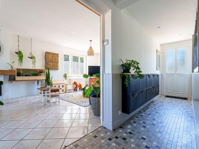 Ici, on imagine déjà les dimanches en famille. 165m² Saint Marcel