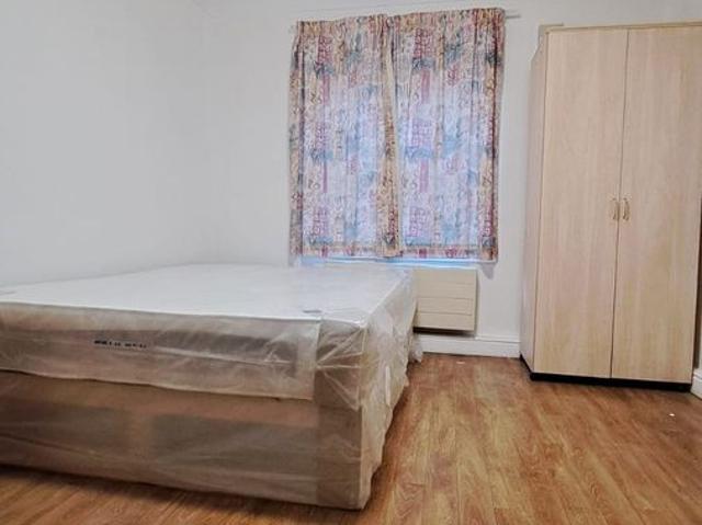Ickenham Road, Ruislip HA4, Studio to rent, £1,200 pcm | PrimeLocation
