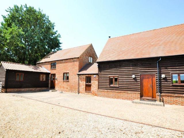 Ickleford, nr Hitchin, Hertfordshire 4 bed barn conversion to rent £3,500 pcm £808 pw
