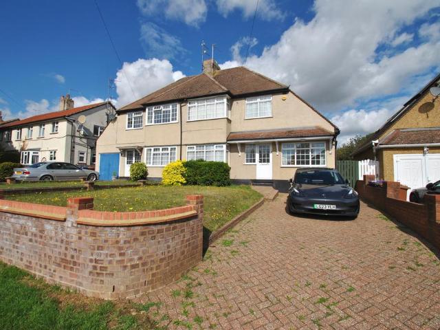 Letchworth Garden City SG6 3 bed semi detached house to rent £1,850 pcm £427 pw