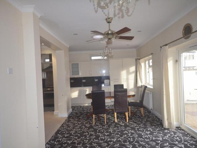 Icknield Drive, Ilford, G2 6SD 4 bed end of terrace house to rent £2,650 pcm £612 pw