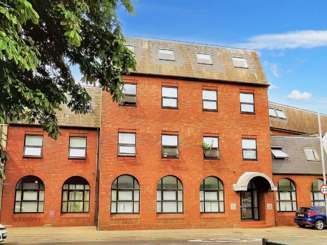 Icknield House, 40 West Street, Dunstable, Beds LU6, 1 bed flat to rent, £950 pcm | PrimeLocation